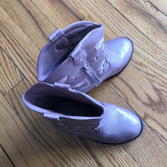 Shoes - Picture 2 of 6